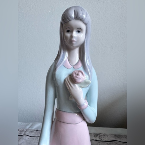 Ceramic girl young woman figurine 12 1/2" tall - Picture 3 of 12